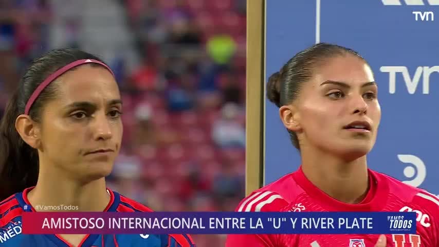 Consuelo Schuster interpretó el himno nacional en el duelo entre Universidad de Chile versus River plate