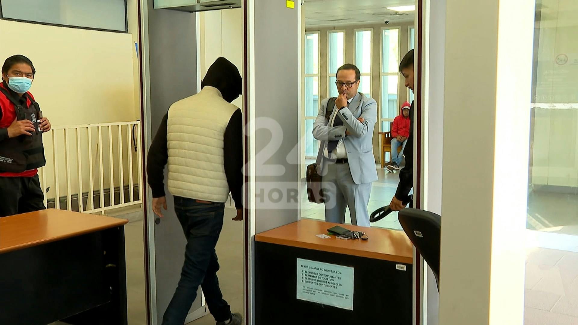 Vuelve por su cuenta al tribunal luego de ser liberado por error de Gendarmería