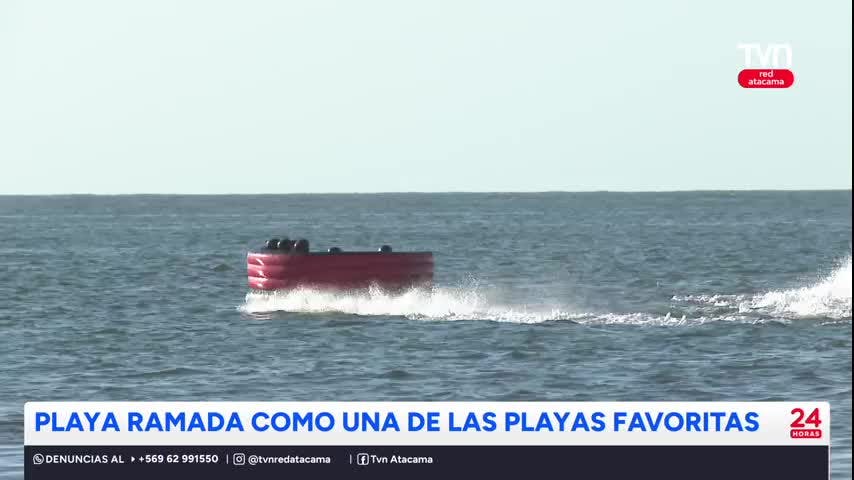 Turistas disfrutan el verano en playa Ramada