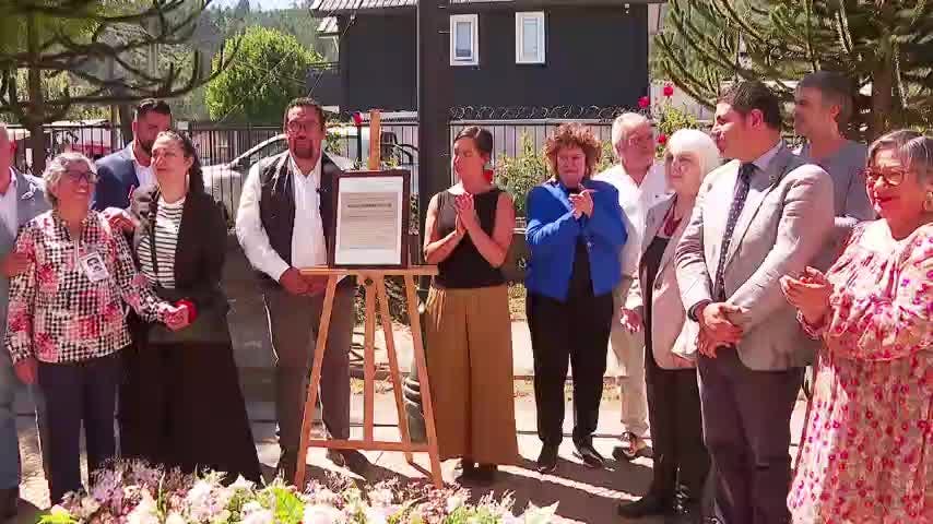 Con libros de Derechos Humanos, placa y plaza cumplen fallo por víctima de operación Cóndor