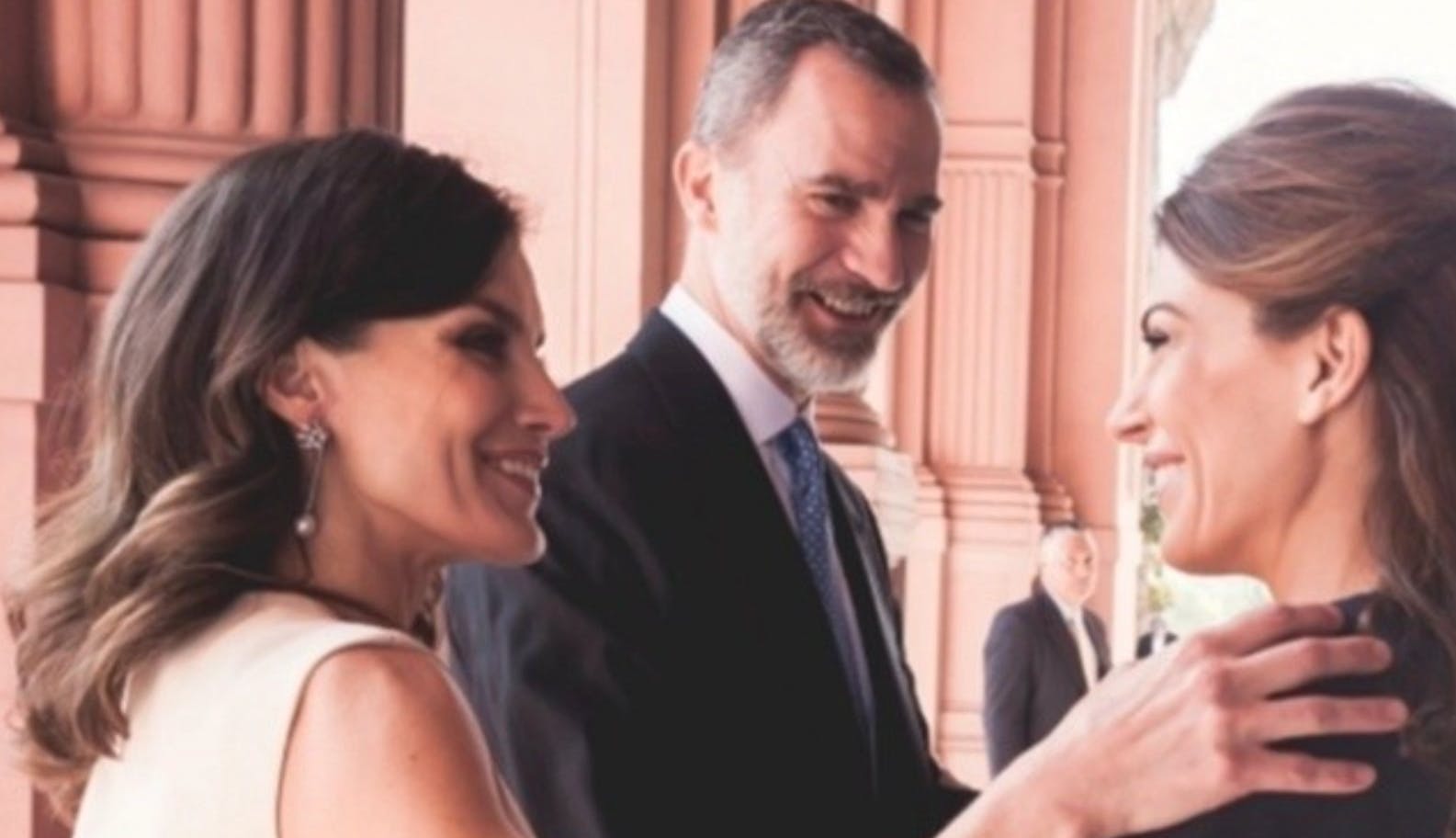 Prensa argentina asegura que ex primera dama tendría romance con el rey de España 