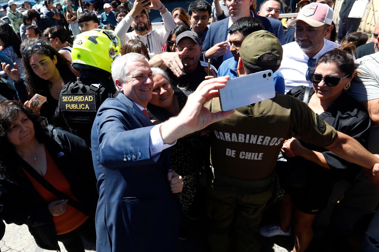 Foto oficial y vivir en La Moneda: Los preparativos del próximo cambio presidencial 