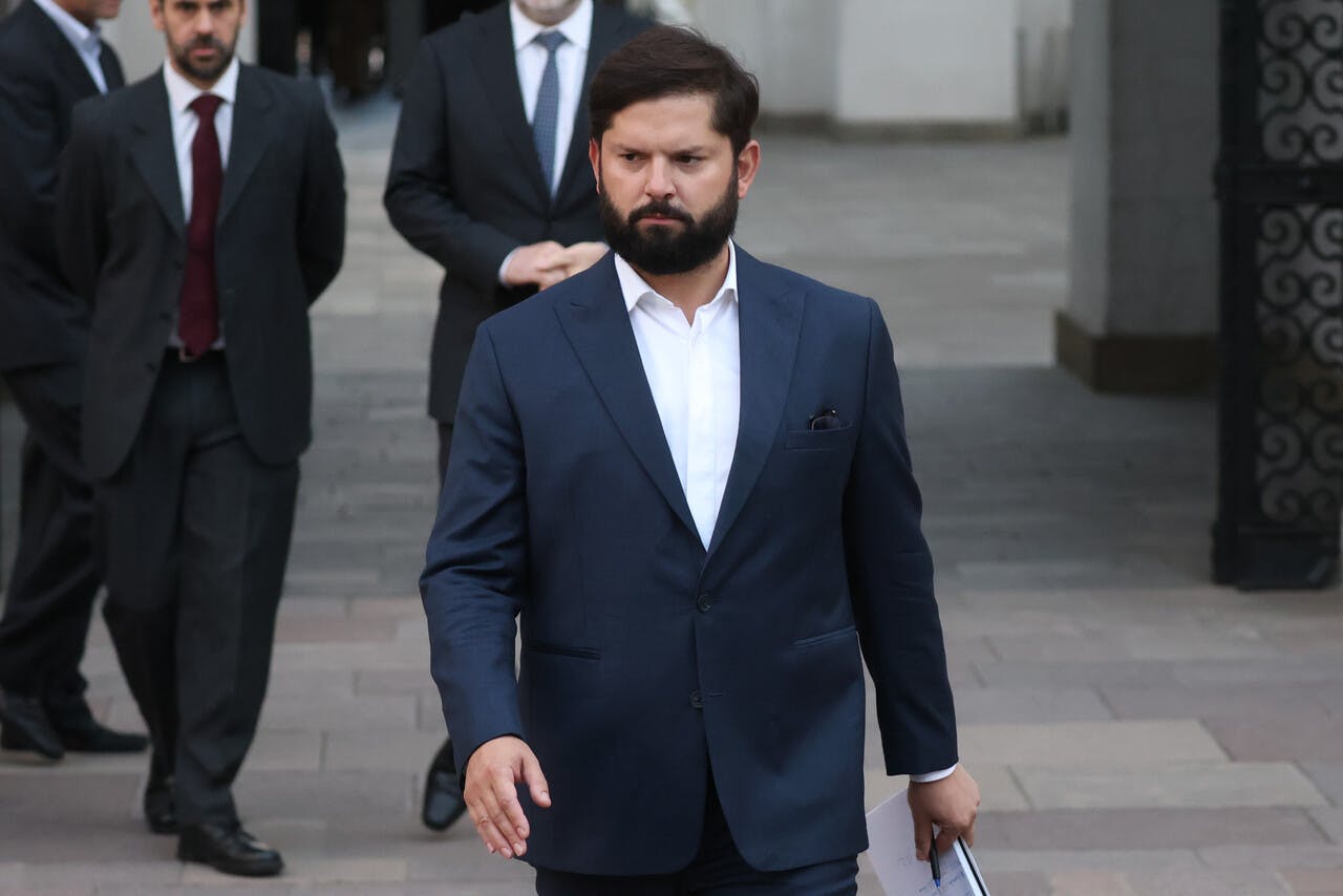 Acusó de "mentiras": "Cable Chino" genera quiebre entre Presidente Boric y José Antonio Kast