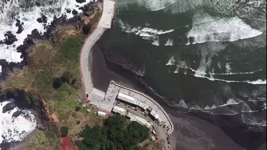 Con una inversión de 4.300 millones de pesos, el Ministerio de Obras Públicas le dio un nuevo rostro a la Caleta Quidico, importante zona pesquera. Esto trae una mejora considerable en las condiciones de trabajo de los pescadores artesanales, y además, incentiva el turismo y desarrollo local de la comuna de Tirúa.