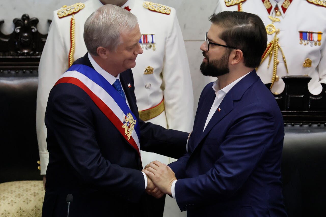¿Por qué la banda presidencial de Kast tiene el escudo nacional?