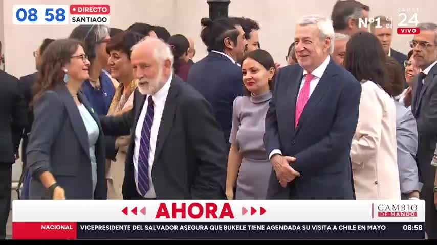La última foto oficial del Presidente Boric y su gabinete desde La Moneda