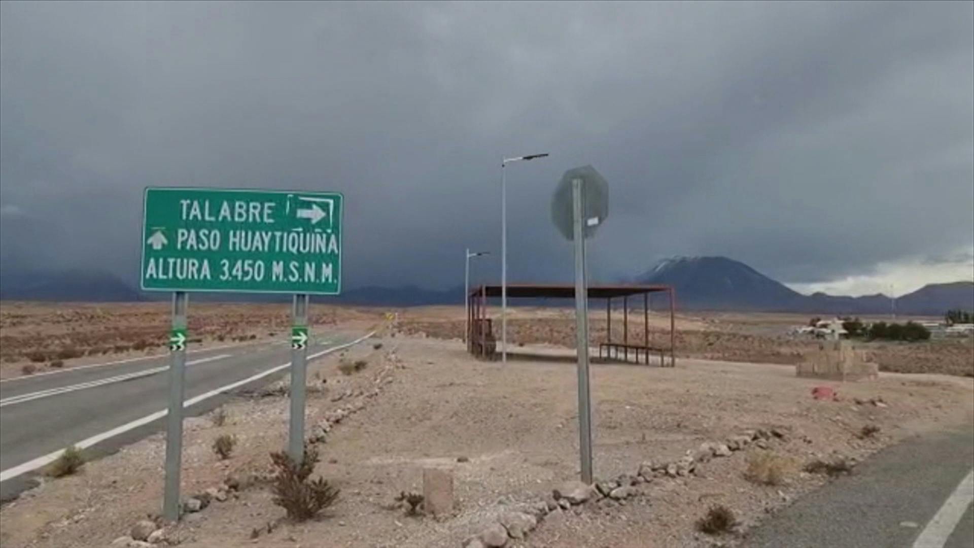 Establecen perímetro de seguridad en volcán Láscar 