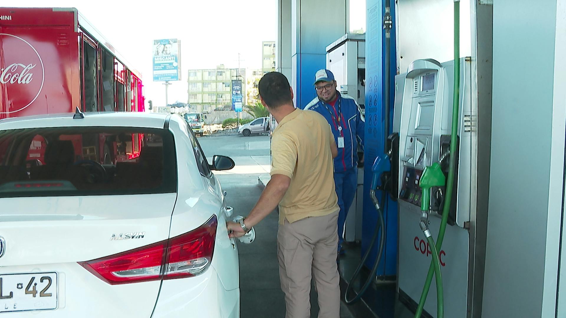 Bencineras vacías tras alza histórica del combustible