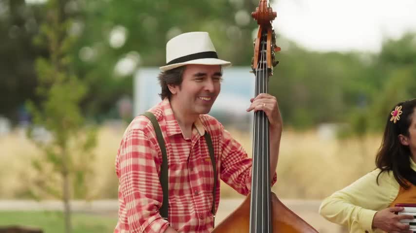 Las canciones de Los Patapelá en NTV: "El gran salto en la plaza"