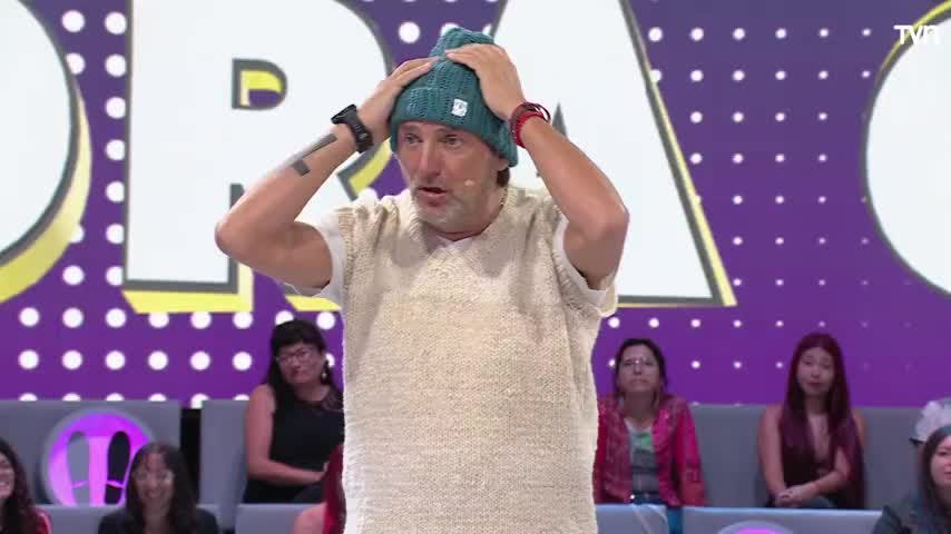 ¡Daniel derrotó al "campeón mundial del cachipún"!