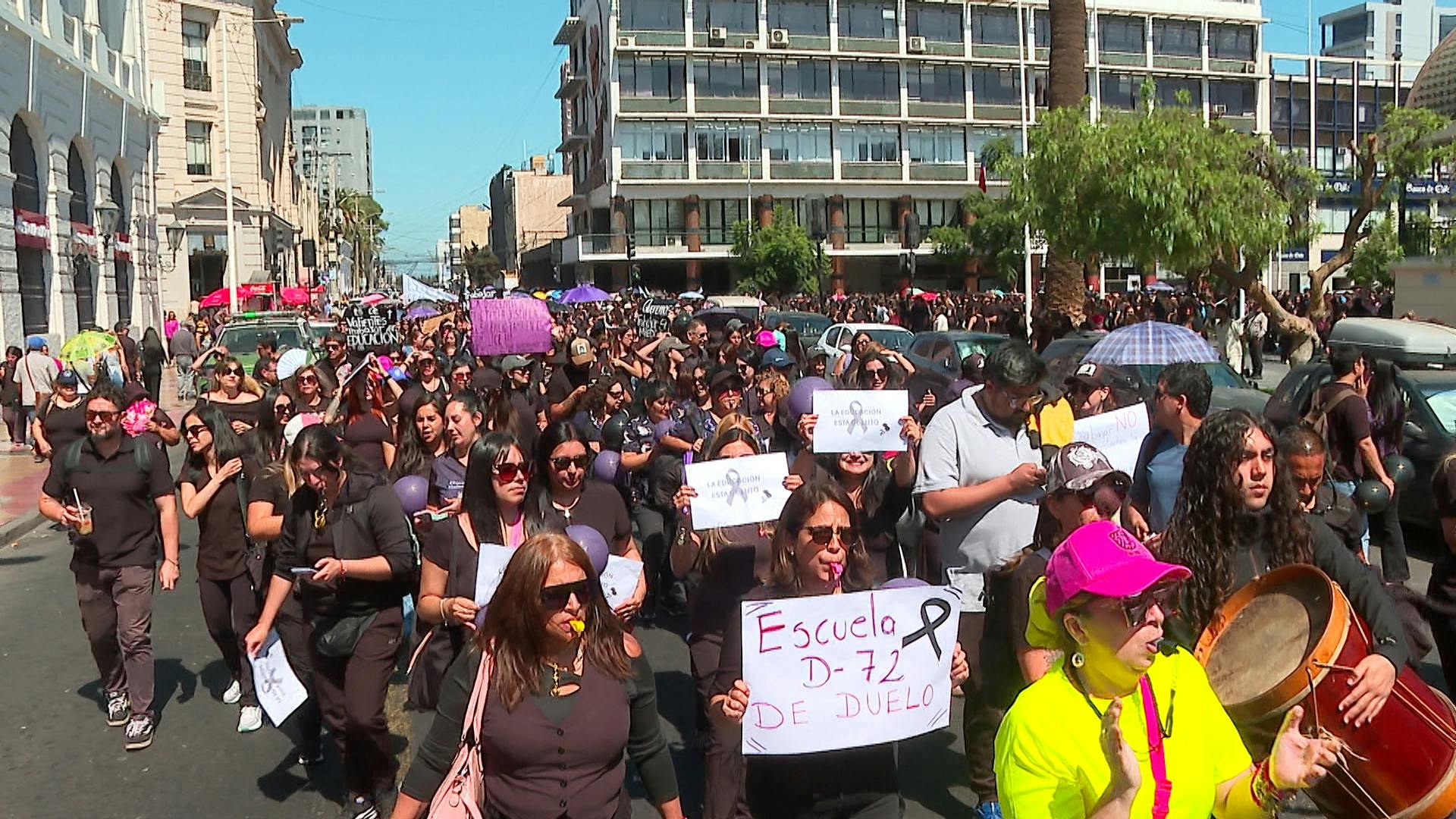 Profesionales de la educación realizaron una protesta para exigir medidas de seguridad  