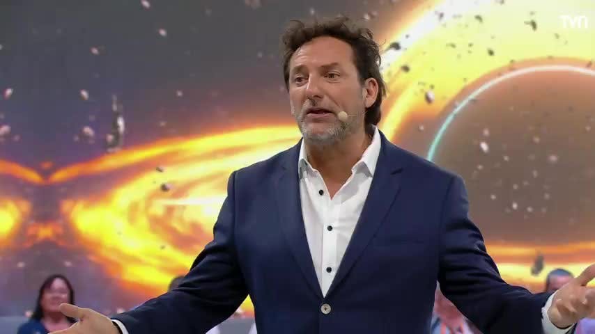 Haciendo lo que mejor le sale: Lucien se fue de ¡Ahora Caigo! silbando "Juana María"