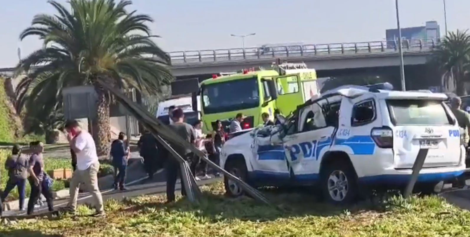 Un detenido y cuatro funcionarios de la PDI heridos tras grave accidente