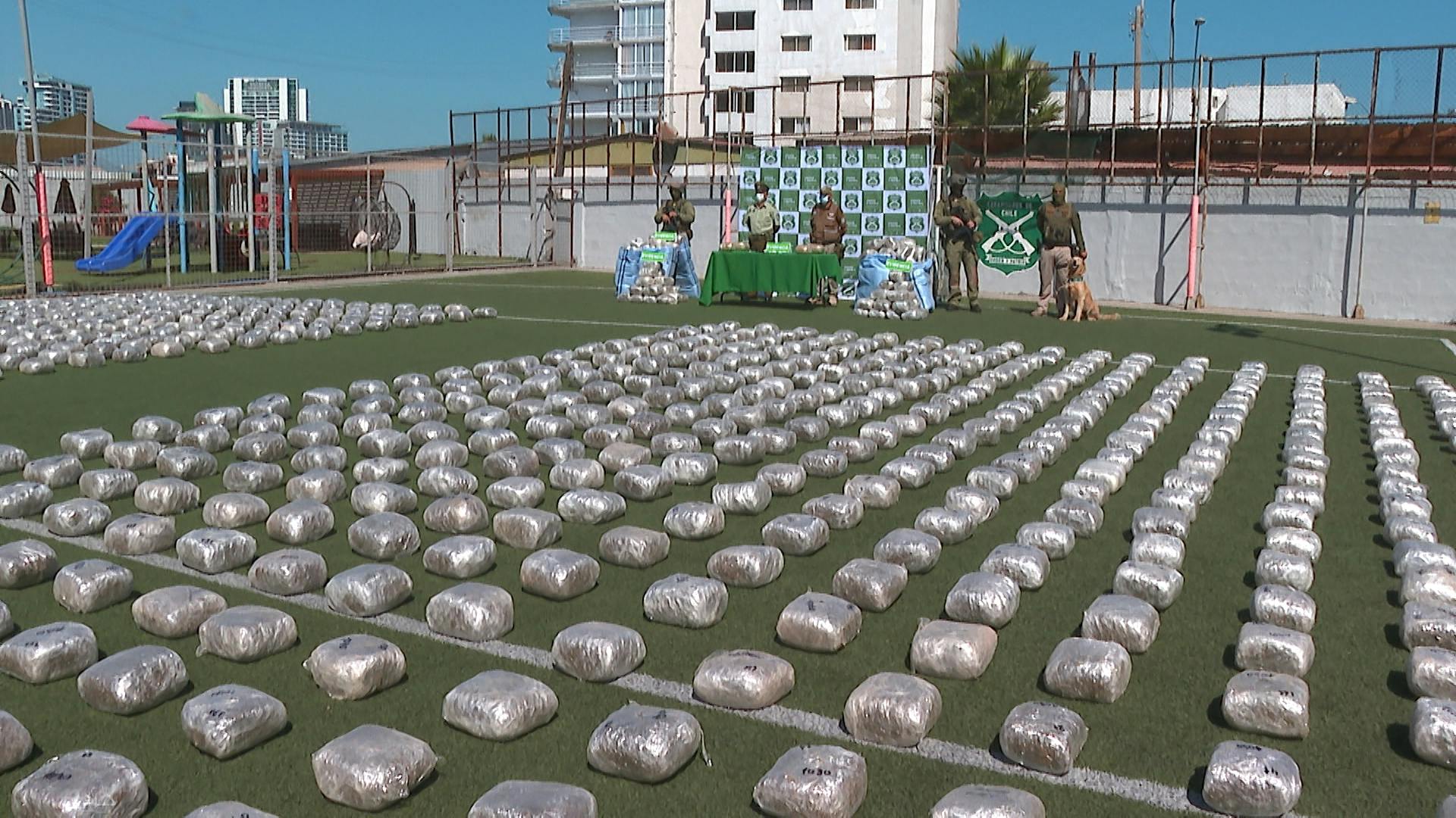 Carabineros incautan más de una tonelada de droga 