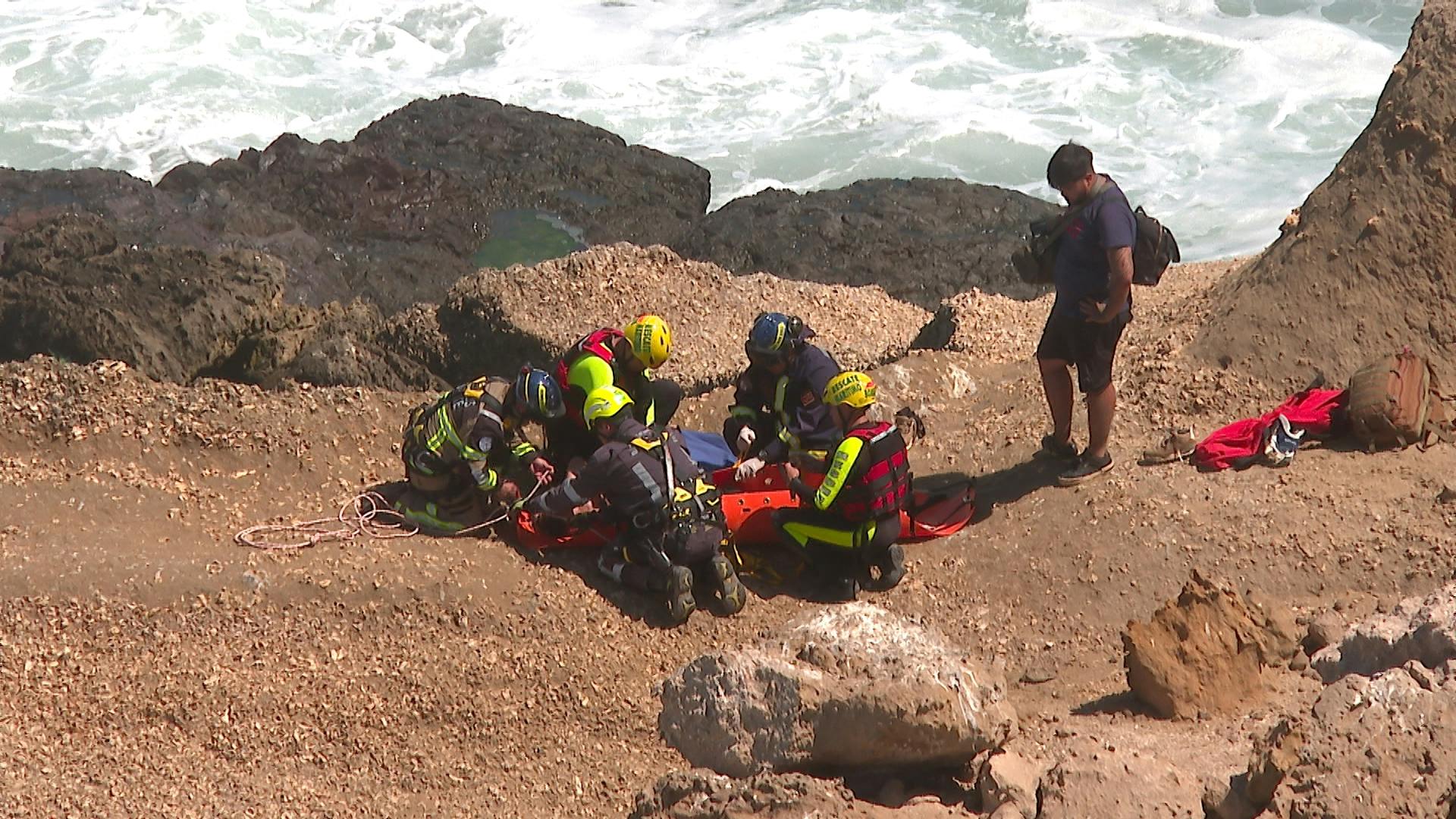 Rescatan a mujer desde acantilados de la Rinconada 