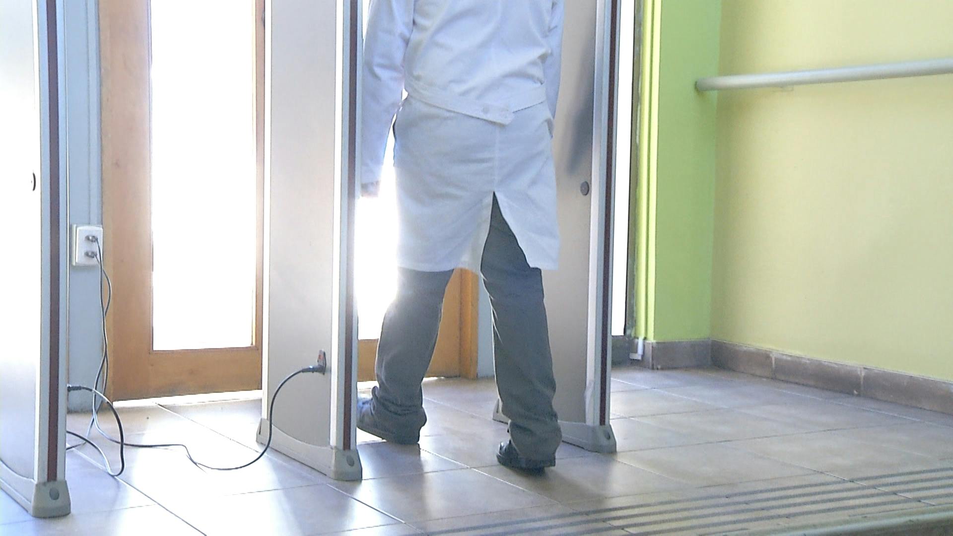 Biobío: El renovado debate sobre los detectores de metales en los colegios