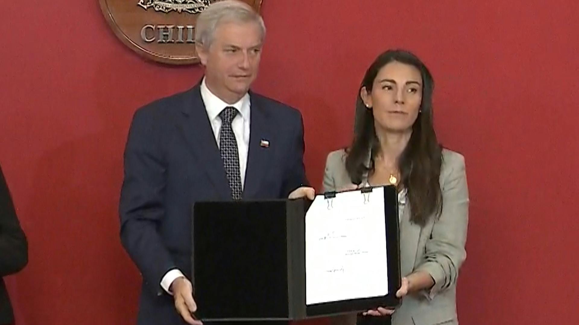 Presidente de la república firmó dos proyectos de ley para fortalecer la seguridad en colegios