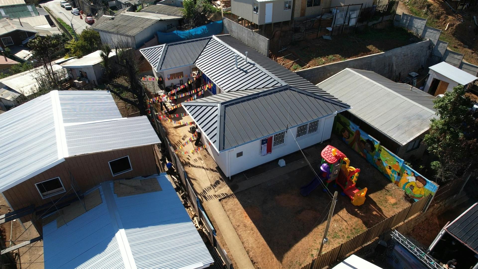 Desde las cenizas: inauguran jardín infantil "Florcita Silvestre" y sede social de Villa Italia en Lirquén
