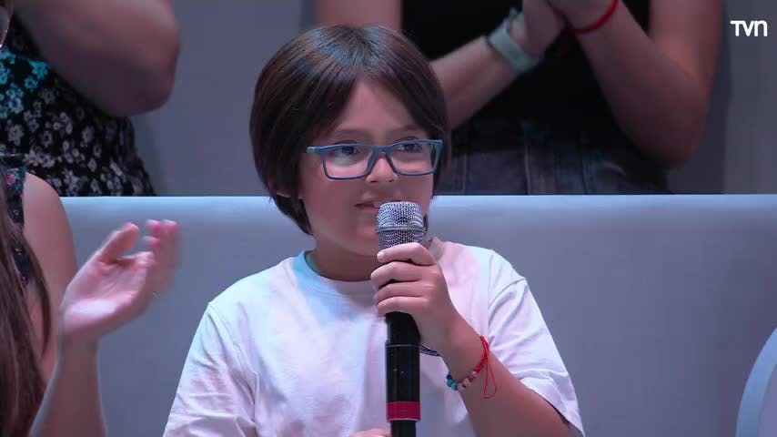 Santi se ganó un Huellín por ser fiel fanático de ¡Ahora Caigo!