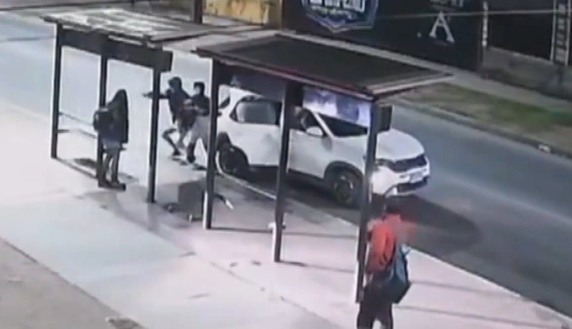 San Bernardo en peligro: Delincuentes asaltan en jauría en paraderos de la comuna 