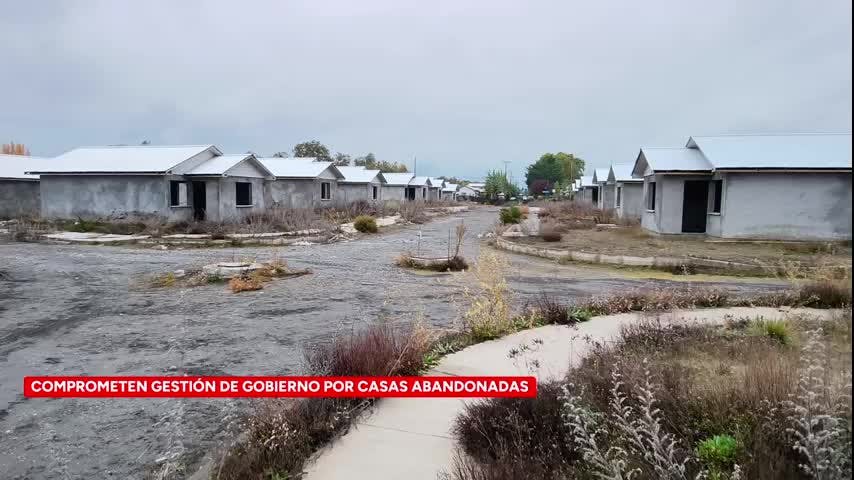 Comprometen gestión tras paralización de obras en casas sociales