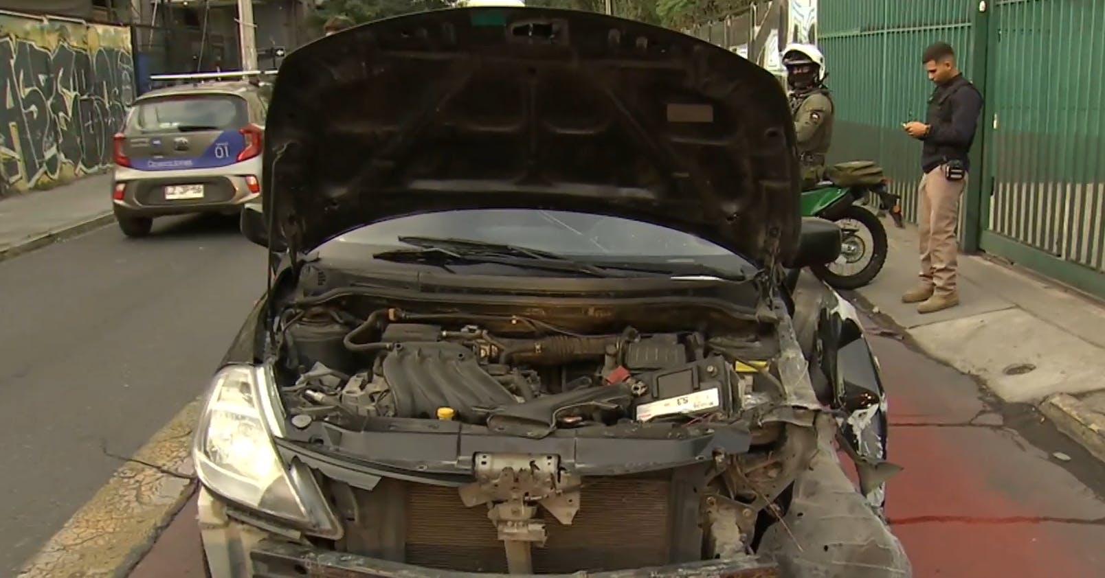 Auto mantiene 360 multas impagas: Conductor ebrio chocó y agredió a guardias en Santiago 
