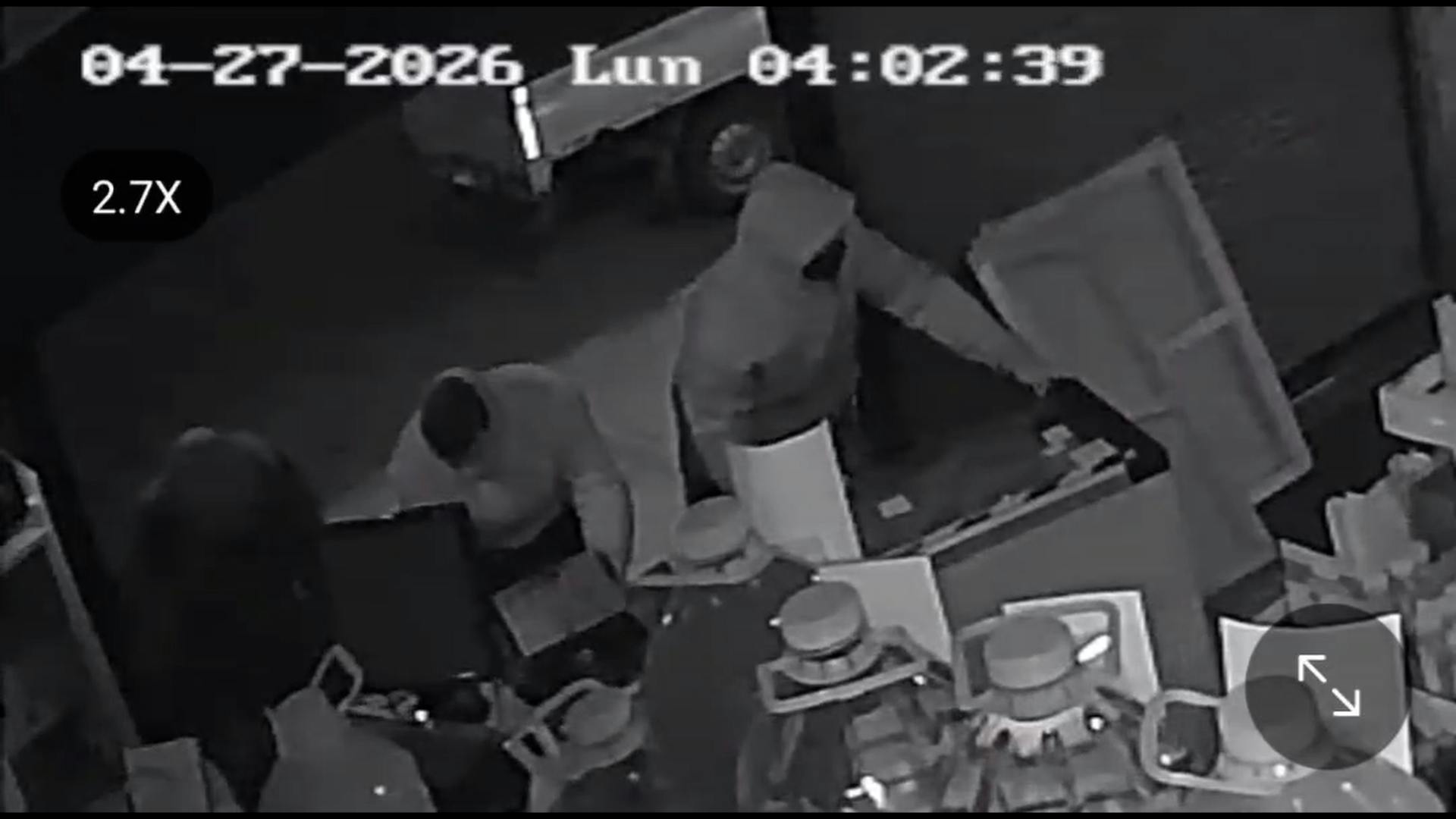 Roban frigorífico a pulso en Higueras