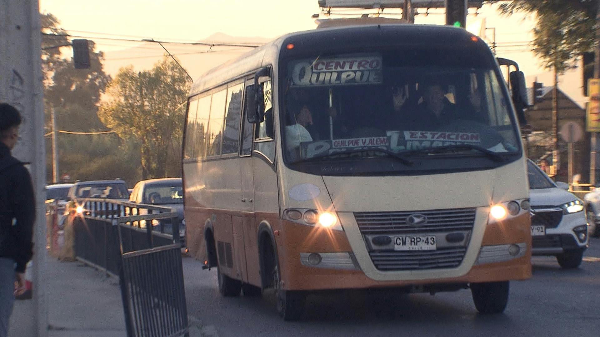 Subvenciones impagas provocan paro de microbuses y afectan a miles en Marga Marga