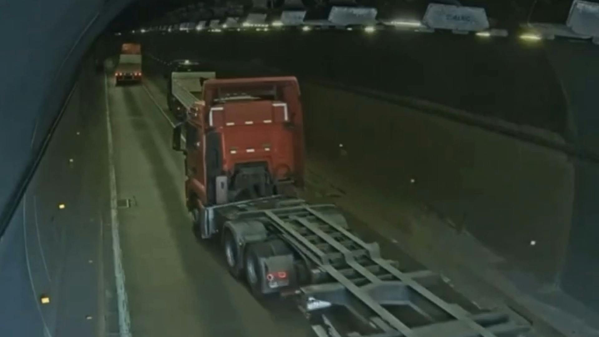 Peligrosa maniobra termina en accidente