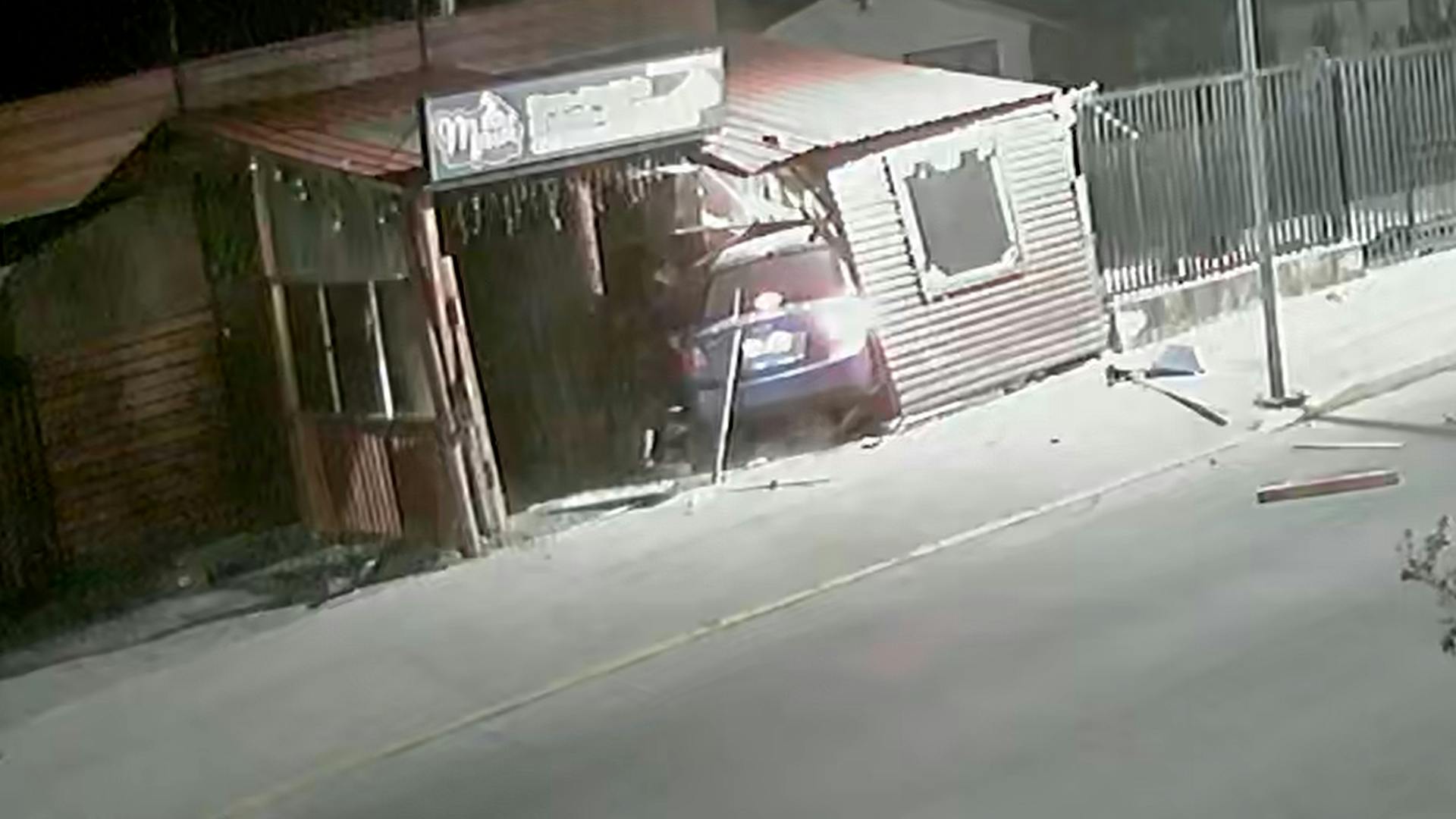 Ebrio estrelló su auto en negocio en Hualqui: quedó citado