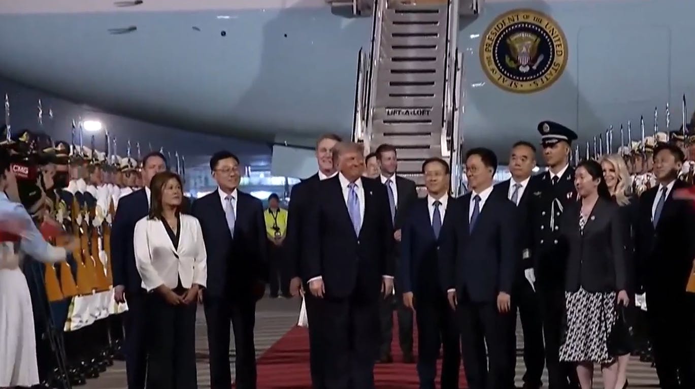 Así fue la llegada de Trump a China para reunirse con Xi Jinping