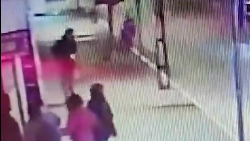 Video clave revela ataque de micrero a universitario