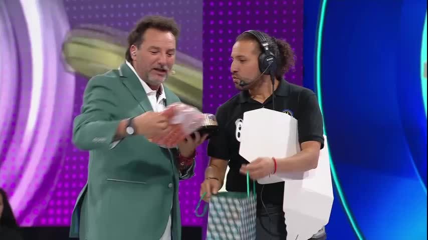 Nos hizo reír, pero también emocionar: Así fue el paso de Claudia por ¡Ahora Caigo!