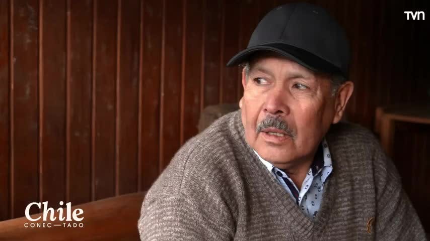 María Luisa Godoy recorre la primera casa construida en Puyuhuapi 