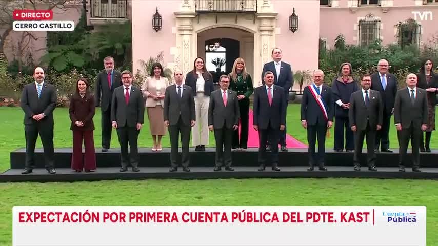 Así fue la foto oficial del gabinete del Presidente Kast a minutos de su primera Cuenta Pública