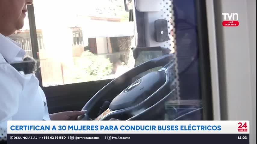 Certifican a 30 mujeres para conducir buses eléctricos