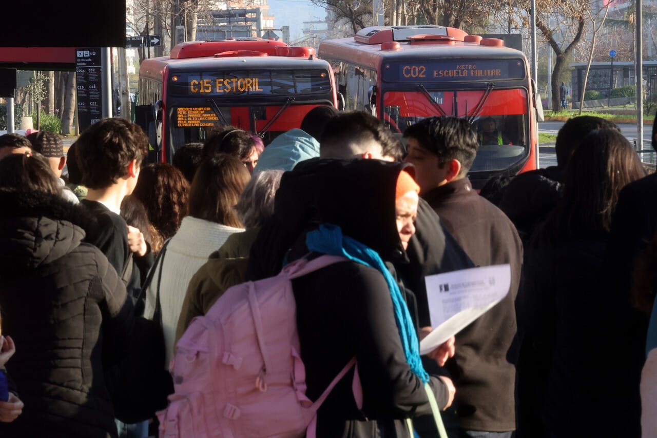 Reportajes BDAT: ¿Hay menos frecuencia de buses en la región Metropolitana?