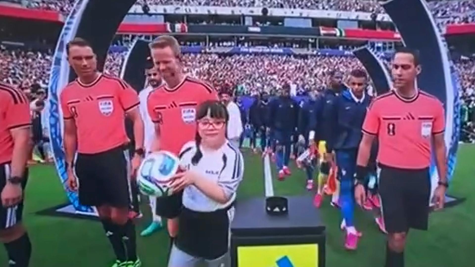 Viñamarina llevó el balón en partido del mundial 2026