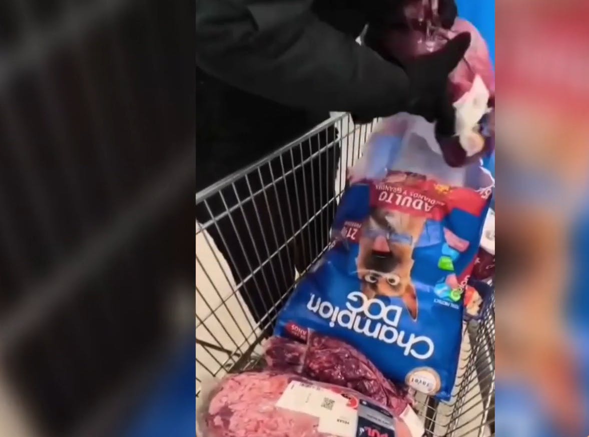 Insólita situación: Mecheros intentan robar carne premium oculta en bolsa de comida para perros 