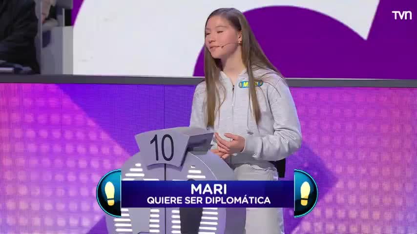 Mari practica esgrima y le trajo un lindo regalo a Daniel