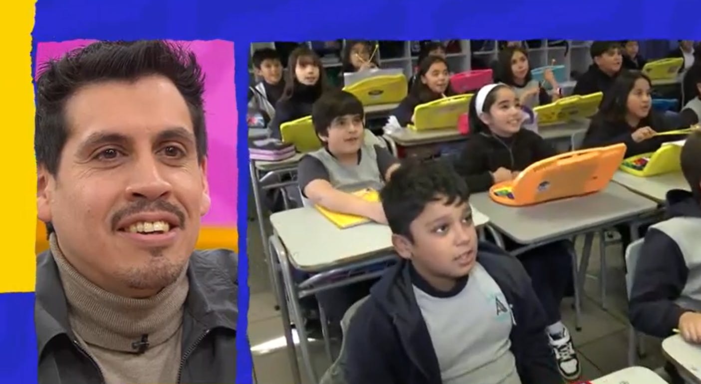 Sorpresa en "El Medio Día": Alumnos de profesor viral le cantan en vivo 