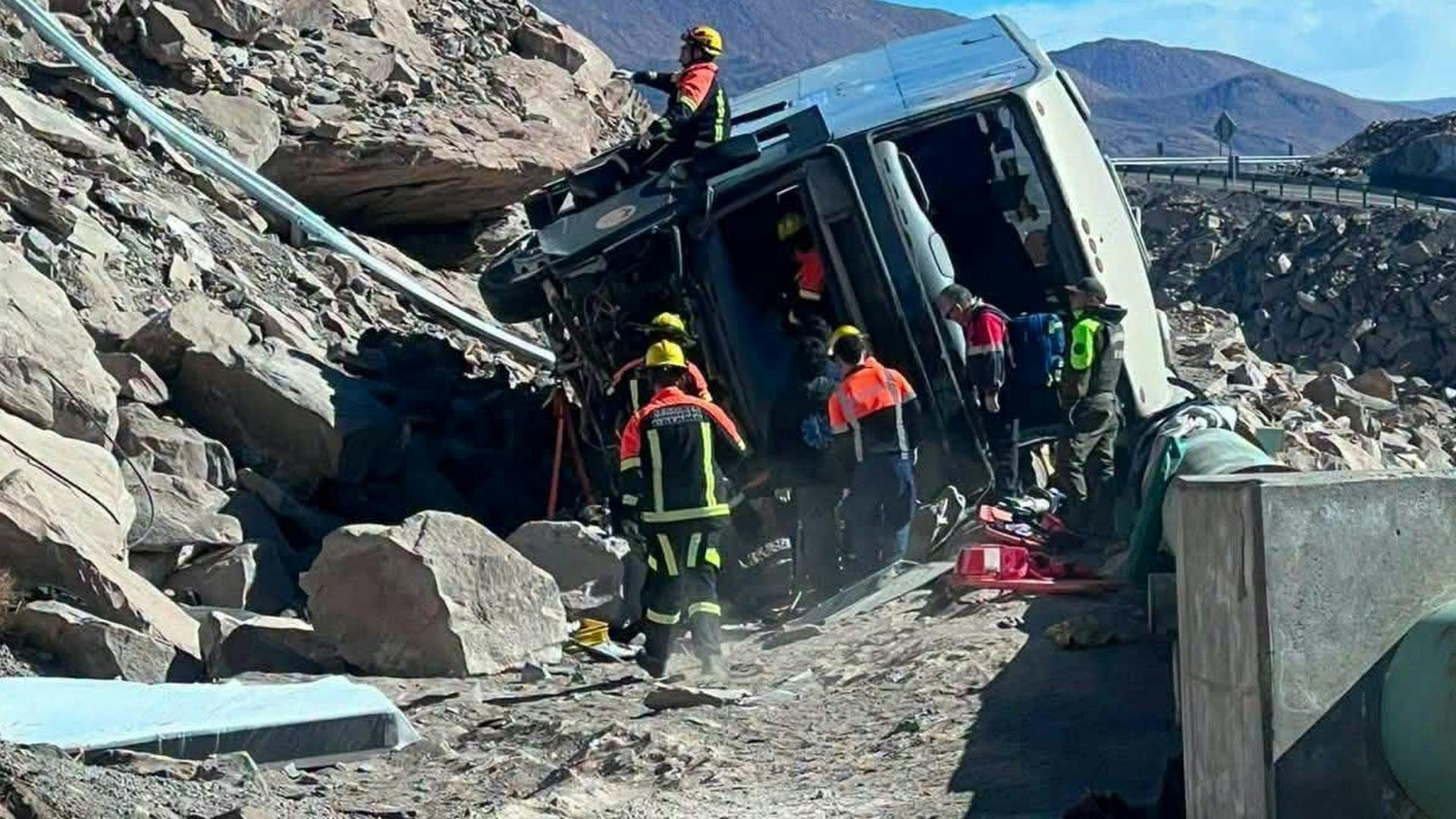 Síntesis regional  noticias: dos fallecidos tras volcamiento de un bus