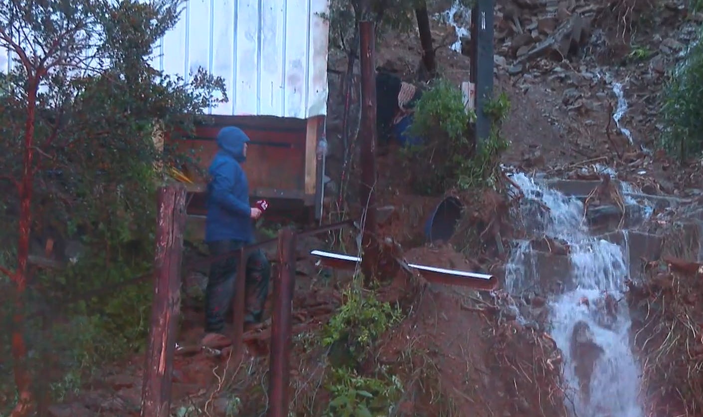Mucha lluvia en pocas horas provoca inundaciones y daños en la zona sur del país
