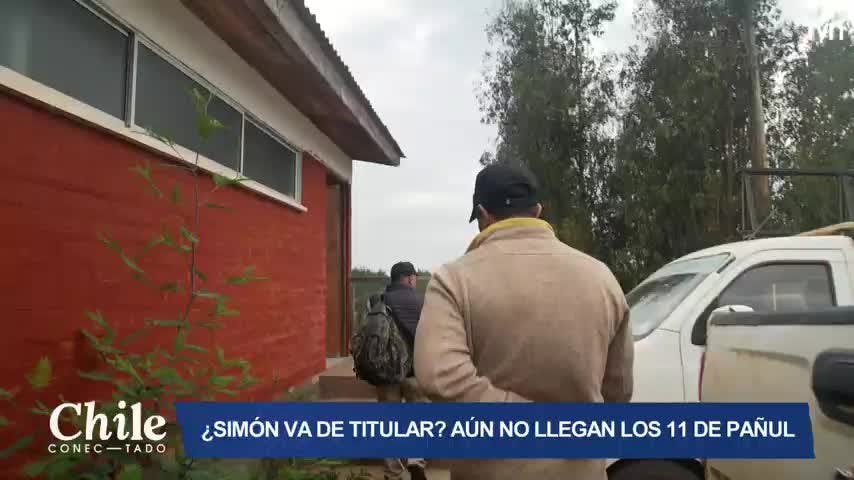 ¡Simón a la cancha!: El conductor de Chile Conectado fue titular en un partido de fútbol rural