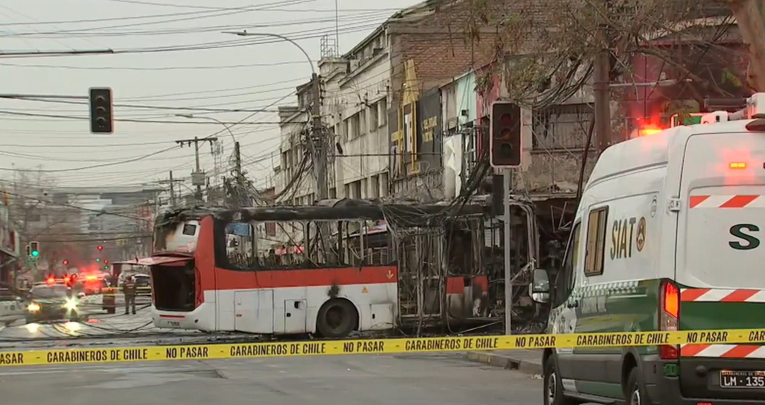 El estremecedor relato de testigo de accidente en barrio Franklin: "Chocaron y se inflamó todo"