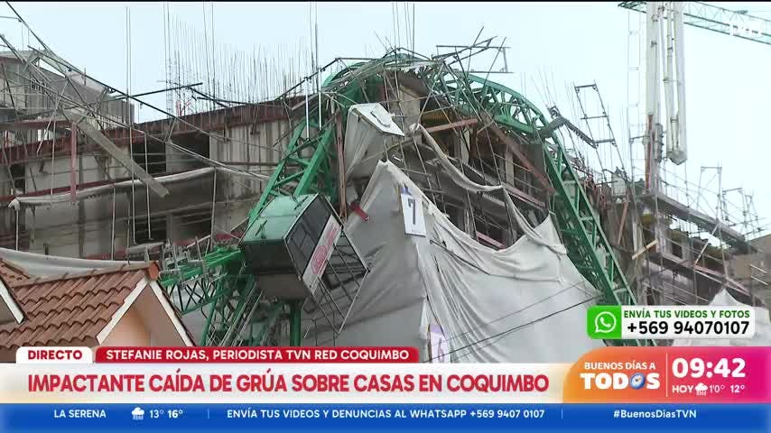 Impactante caída de grúa pluma sobre casas en Coquimbo 