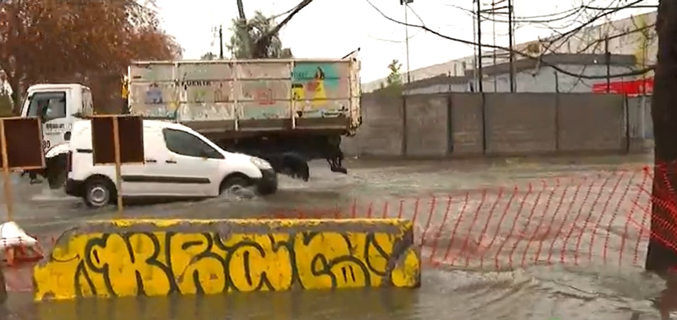 Desborde de alcantarillado en Quilicura 