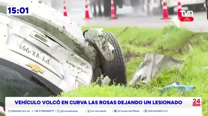 Vehículo volcó en sector Las Rosas en ruta 5 sur