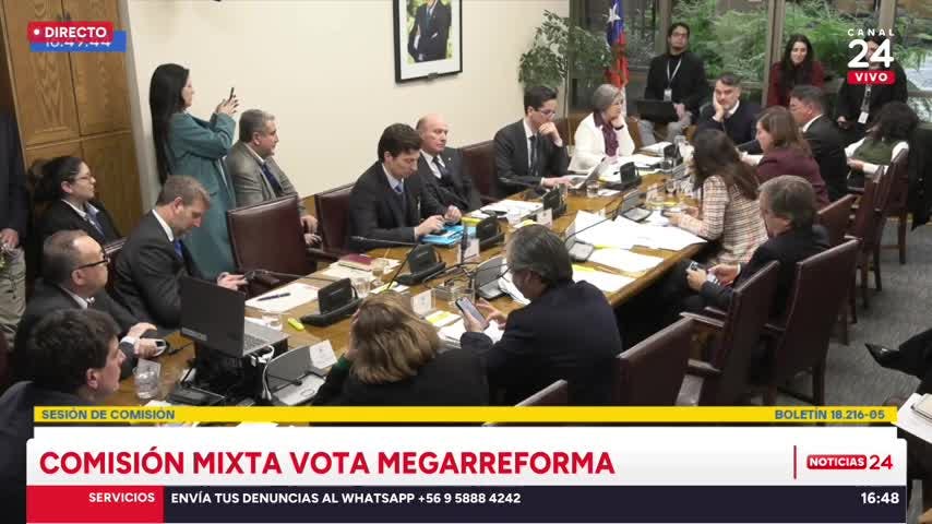 Danisa Astudillo interrumpe a Rodolfo Carter y se enfrenta a Javier Macaya