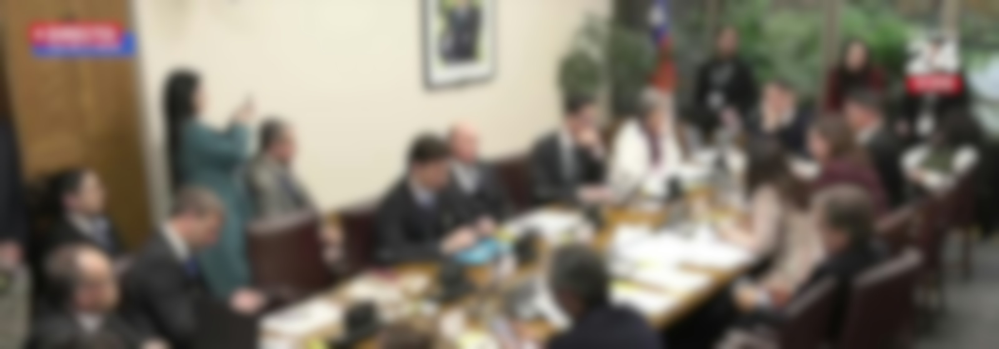 Danisa Astudillo interrumpe a Rodolfo Carter y se enfrenta a Javier Macaya